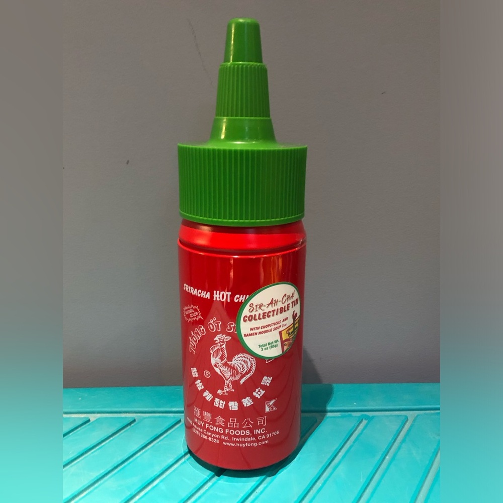 Huy Fong Foods Sriracha Hot Chili Sauce Bottle Tin